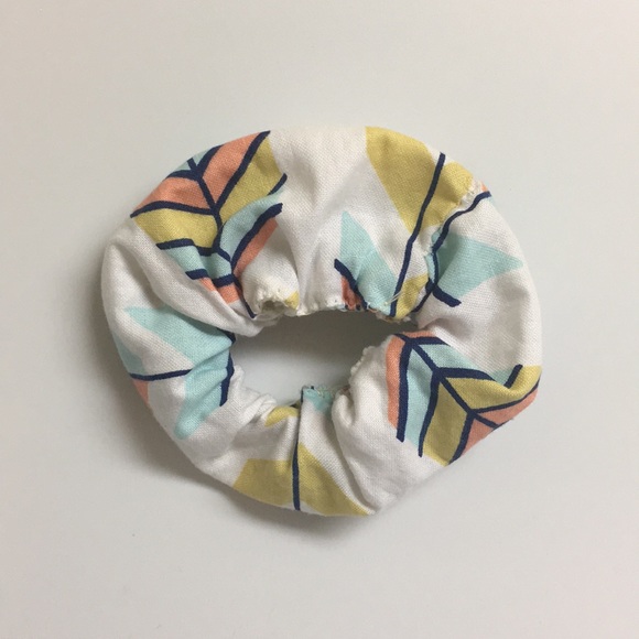 Pastel scrunchies - Picture 1 of 3